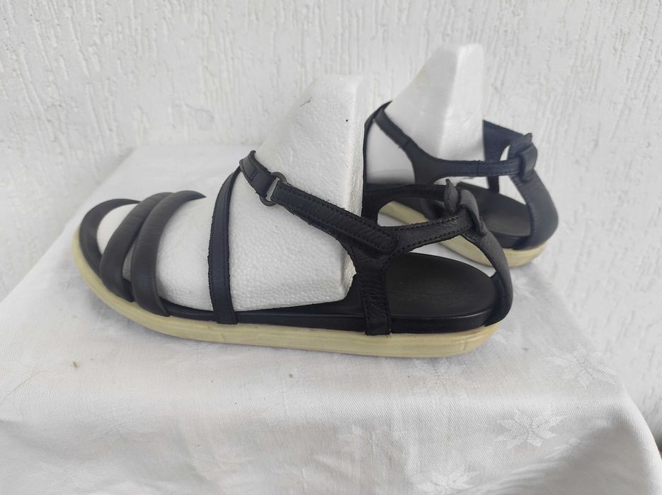 Кожанние босоножки Ecco simpil р.37