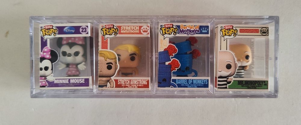 6 Funko Bitty POP's + 2 Suportes
