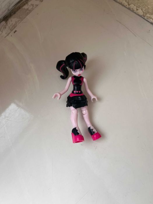 Mattel Monster High Дракула Дракулаура з крилами кажан трансформер