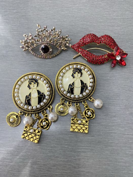 Броши різні тематичні