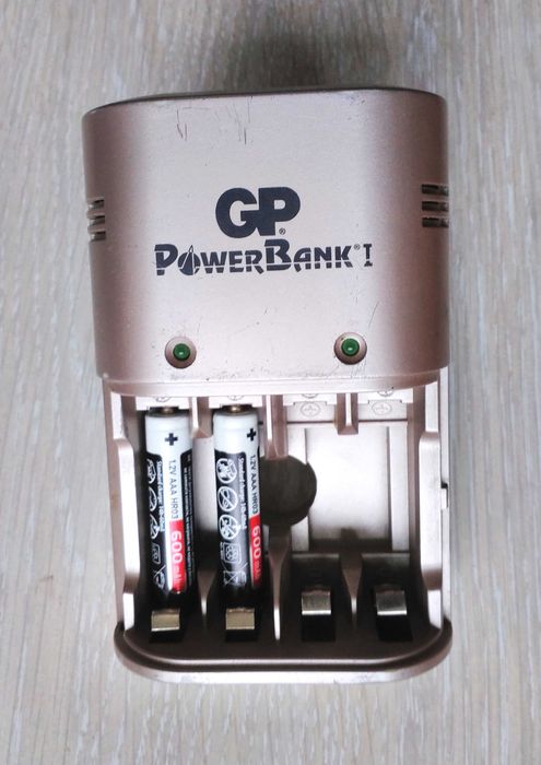Зарядное устройство для батарей АА / ААА GP PowerBank GPKB01GS