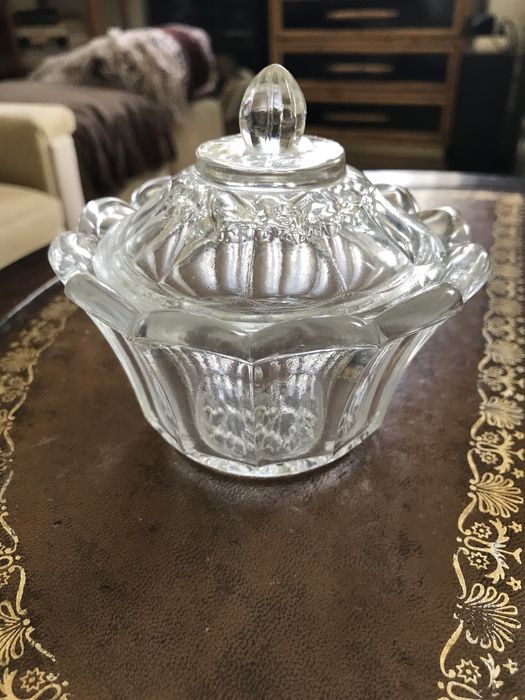 Roupeiro Ikea, Jarra 30cm porcelana Belle Époque e outros