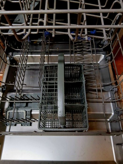 Máquina de lavar loiça para peças