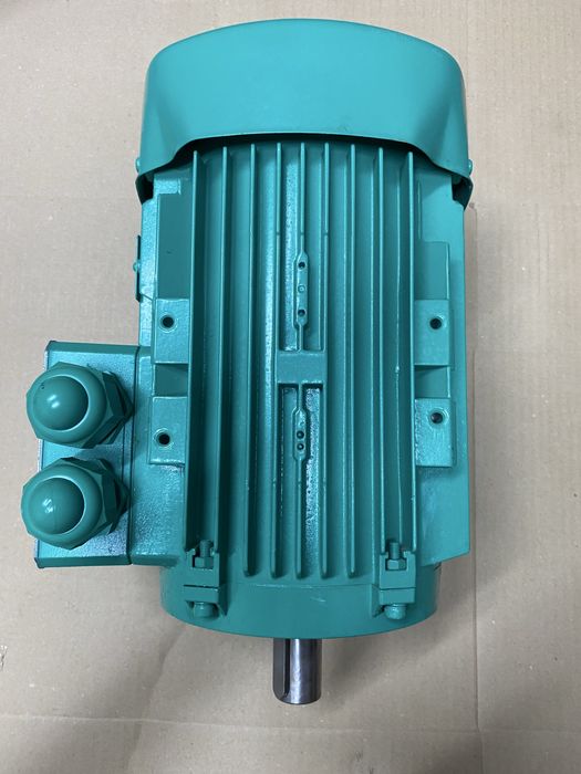 Silnik elektryczny trojfazowy 1,5 kW, nowy, nieuzywany