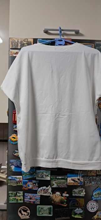 Bluzeczka biała w ozdobne kwiatuszki lekkie złocenia nowa