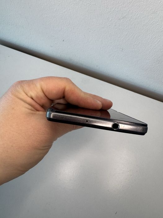 Huawei P8 Lite (ALE-L21) — не включается, на запчастини