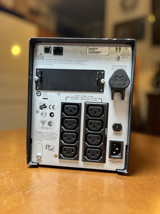 UPS APC Smart UPS 1000 SMT1000i.