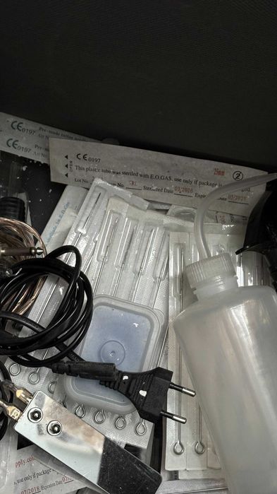 Lote material de tatuagem — máquinas, grips, tips, agulhas e acessórios