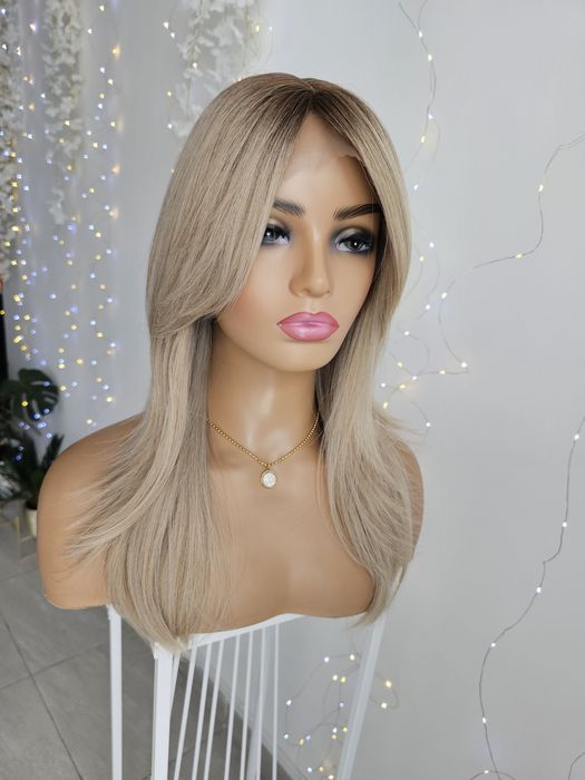 Peruka Premium Kim średnia jasny beżowy blond naturalny efekt