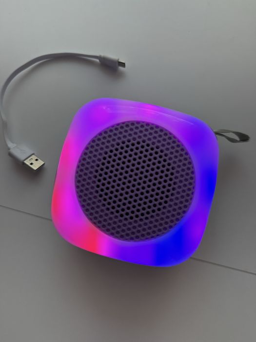 Музична колонка Maybelline