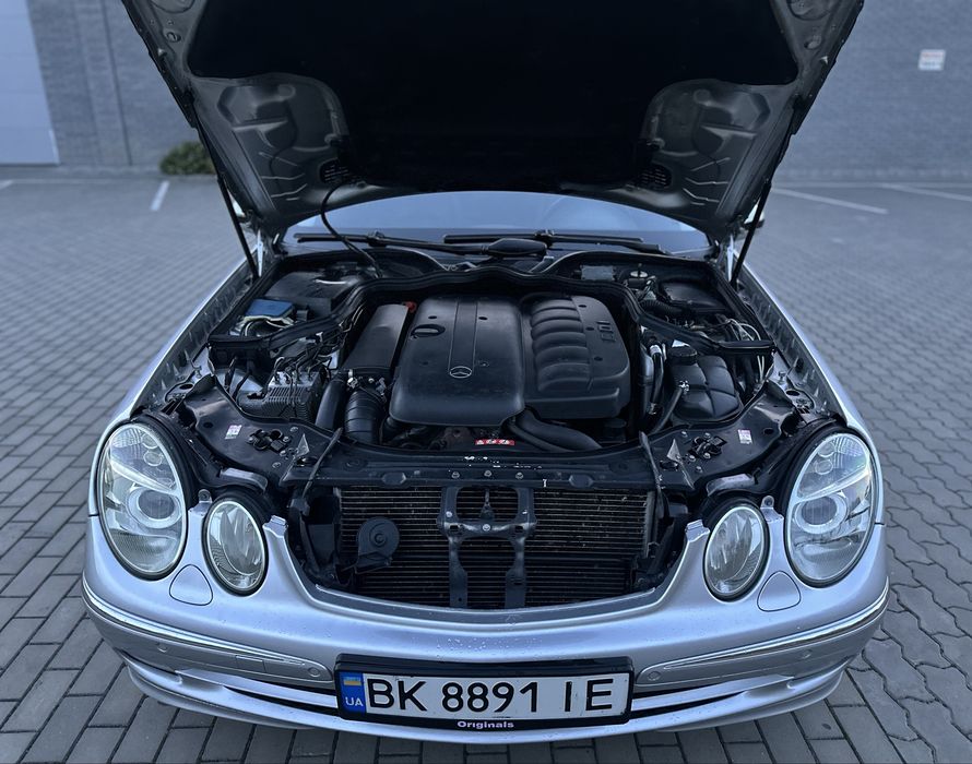 Mercedes Benz 211