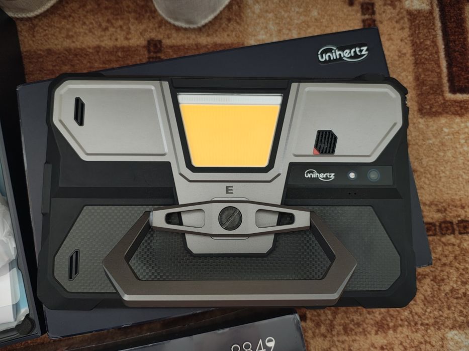 Захищений планшет з проектором Unihertz Tank 24/512,NFC,GPS,акум 21000