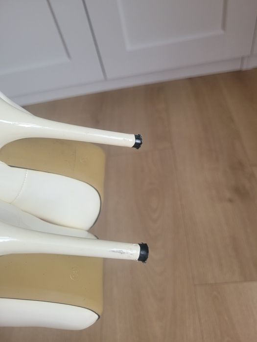 Buty na obcasie czółenka na szpilce lakierowane ecru kremowe 36