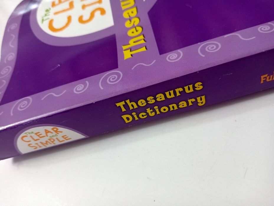 The Clear and Simple Thesaurus Dictionary (lekko pofalowany)