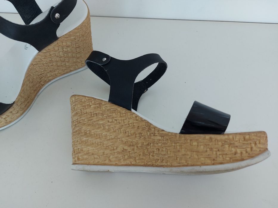 Buty sandały na koturnie Le Sprizz w rozmiarze 36
