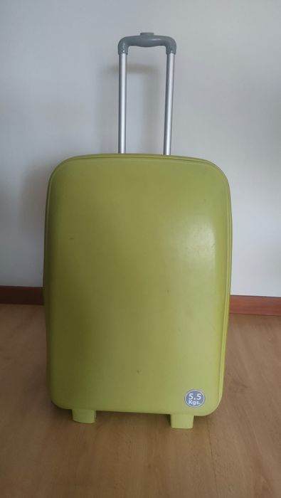 Mala viagem usada em bom estado