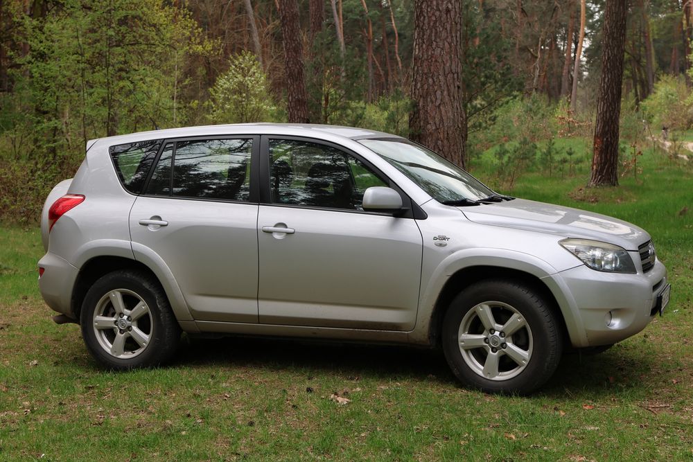 Продаж Toyota Rav 4