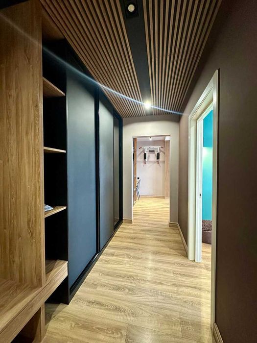 Продам двокімнатну квартиру на Щасливому