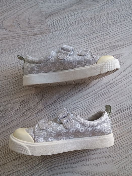 Buciki dla dziewczynki Clarks rozmiar 23