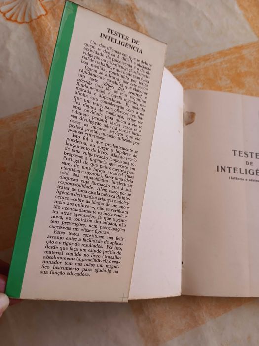 Livro ""Testes de Inteligência" - Ler descrição