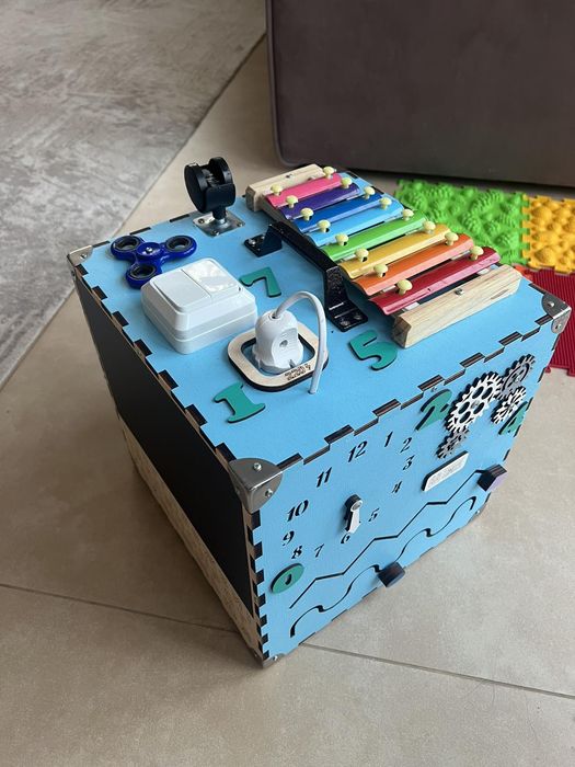 Продається дитячий Bizzyкуб