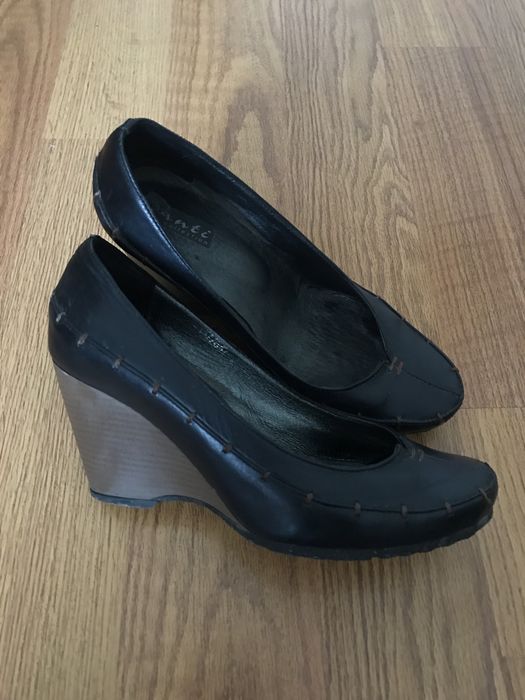 Шкіряні туфлі на танкетці