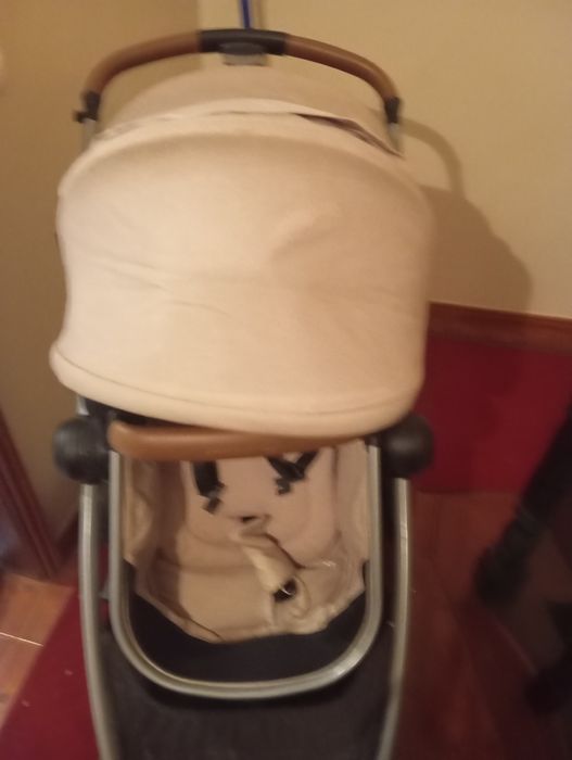 Carrinho de passeio para bebé