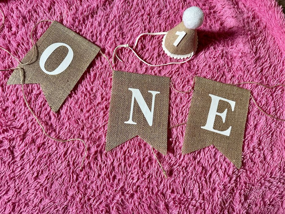 Ковпак, надпис ONE, кулька, гірлянда  на рочок святкова атрибутика