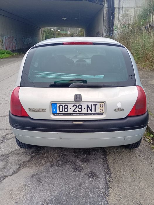 Clio 99 Gasolina, o valor já com a transferência