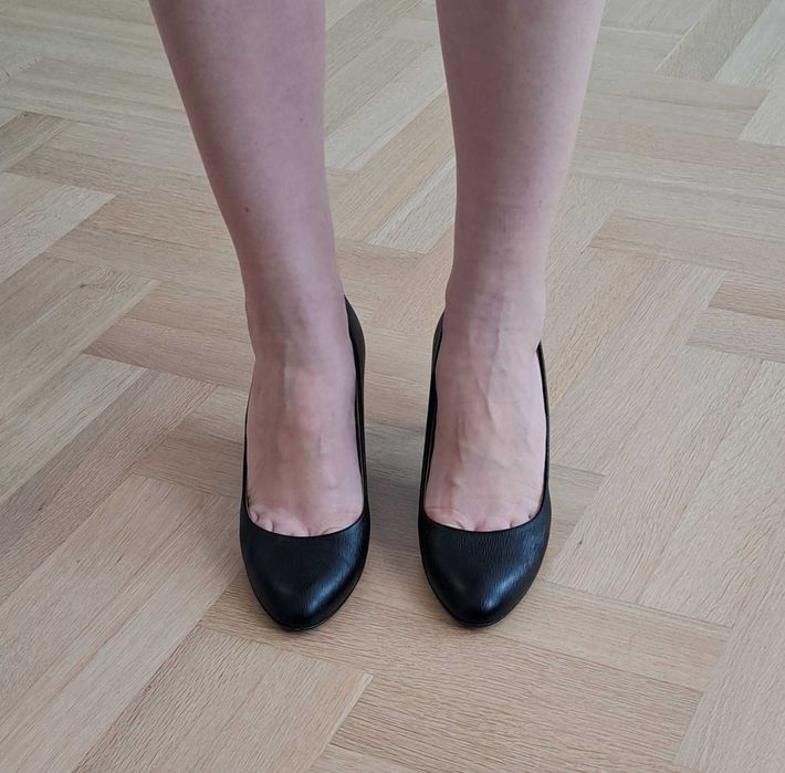 Buty, szpilki skórzane Hugo Boss, rozmiar 38.