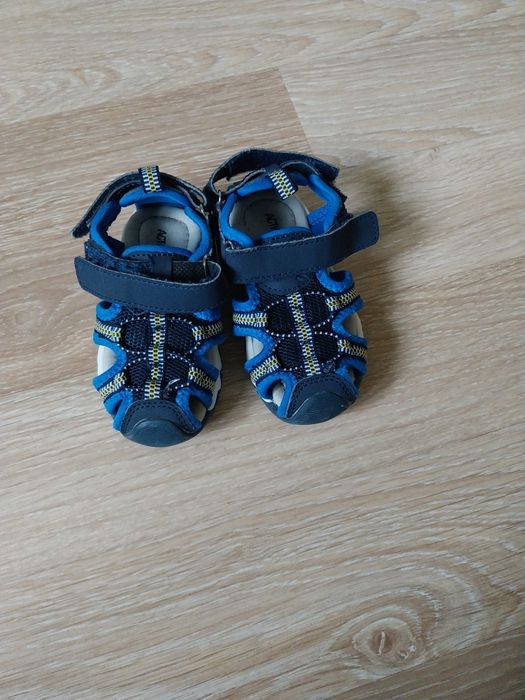 Zestaw sandałków  chlopięcych rozmiar 22