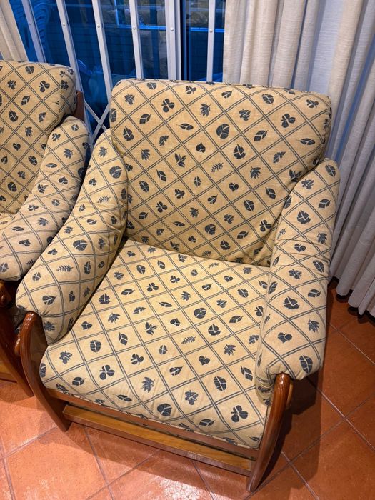 Sofás 2 cadeiroes 1 sofa de 3 pessoas