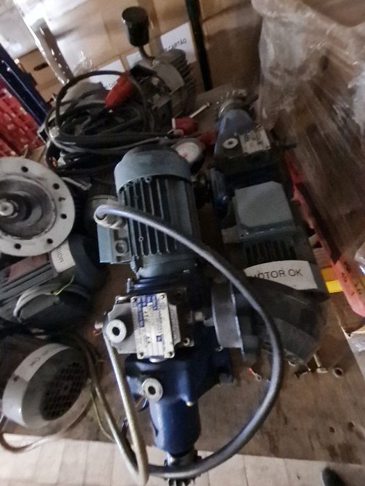 Aspersores e vários motores