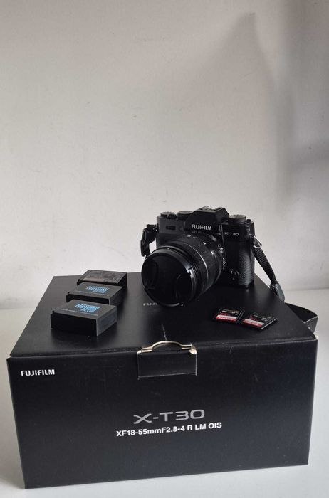 Fujifilm XT30 + Lente XF18-55mm F2.8-4 + 2 cartões de memória + 3 baterias