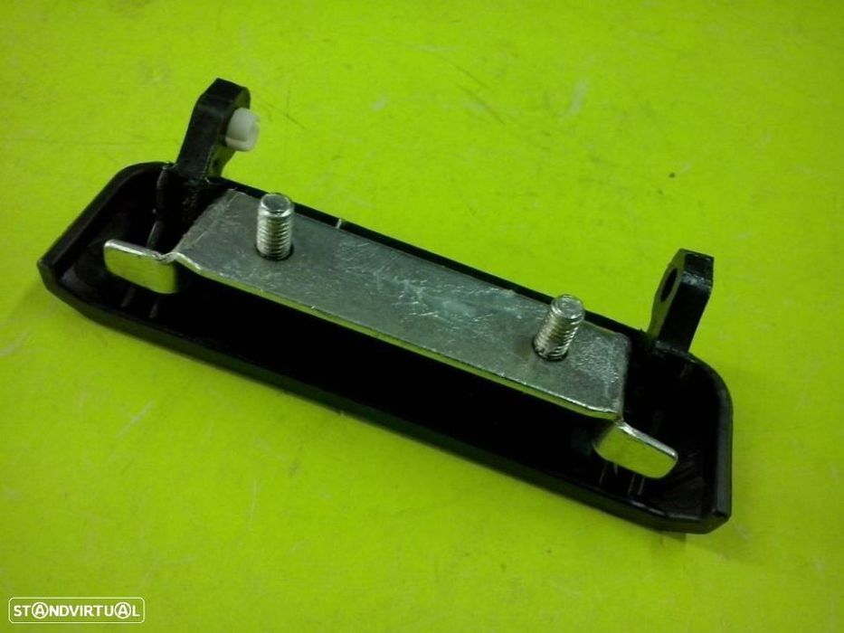 Puxador da porta da mala Mitsubishi L200 K14 K34 (NOVO)