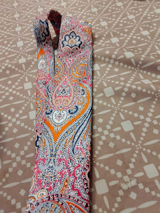 nowy krawat jedwabny