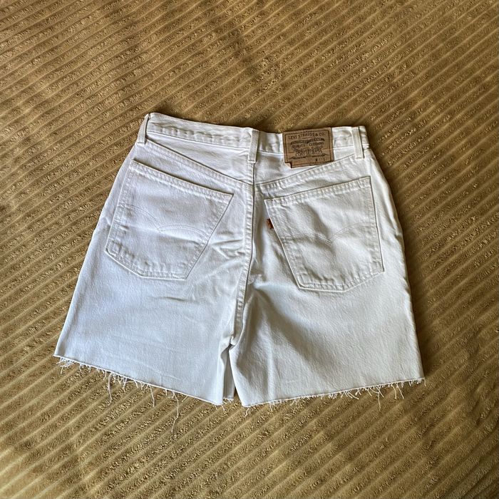 Білі джинсові шорти Levi’s