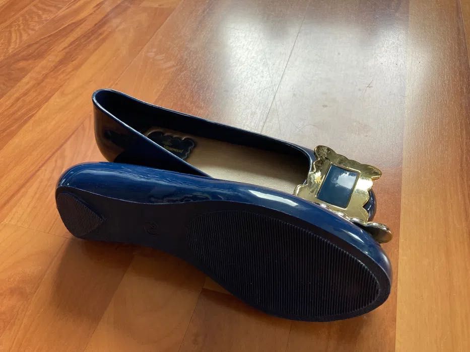 Melissa Vivienne Westwood r. 40