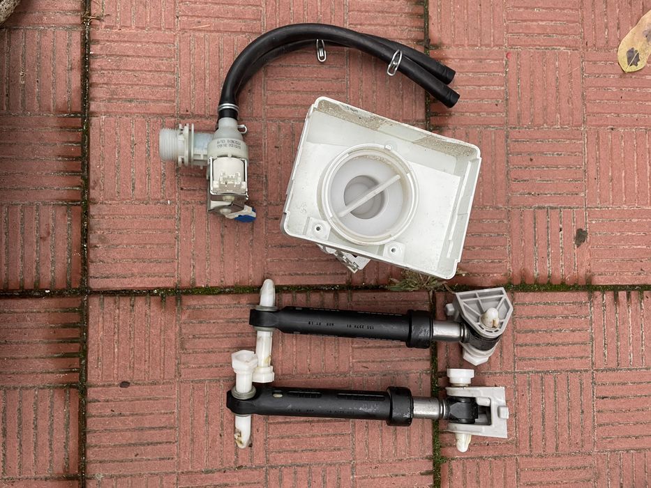 Запасні частини від пральної машини Zanussi ZWS 7122 V