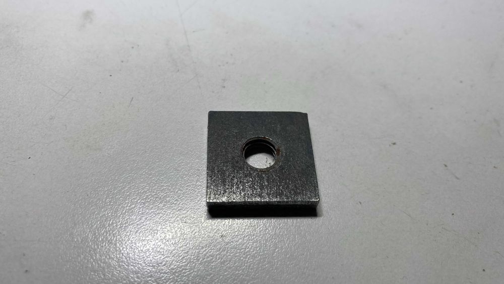 nakrętka M8x1,25 22x22x4 czarna