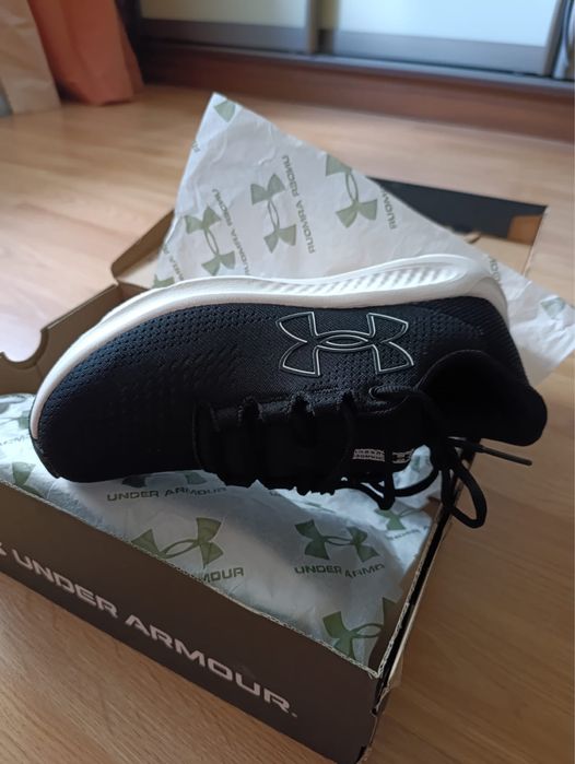 Жіночі кросівки для бігу Under Armour Charged  Pursuit 3