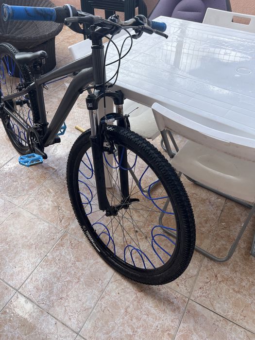 Bicicleta st100 com destaques em azul NEGOCIALVEL