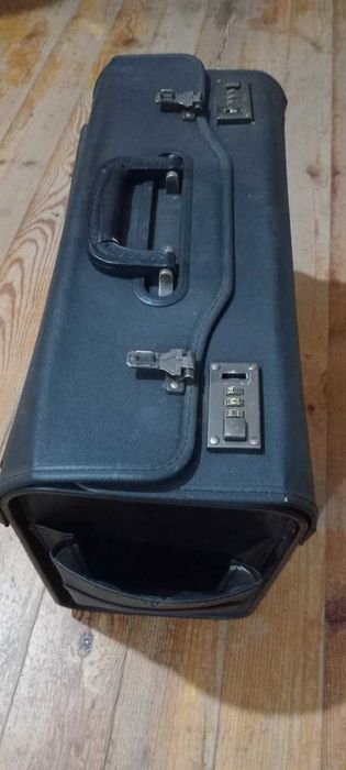 Чемодан для документов или денег