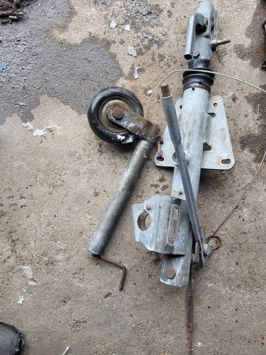 Zabytkowy zaczep do holowania przyczepy z hamulcem najazdowym