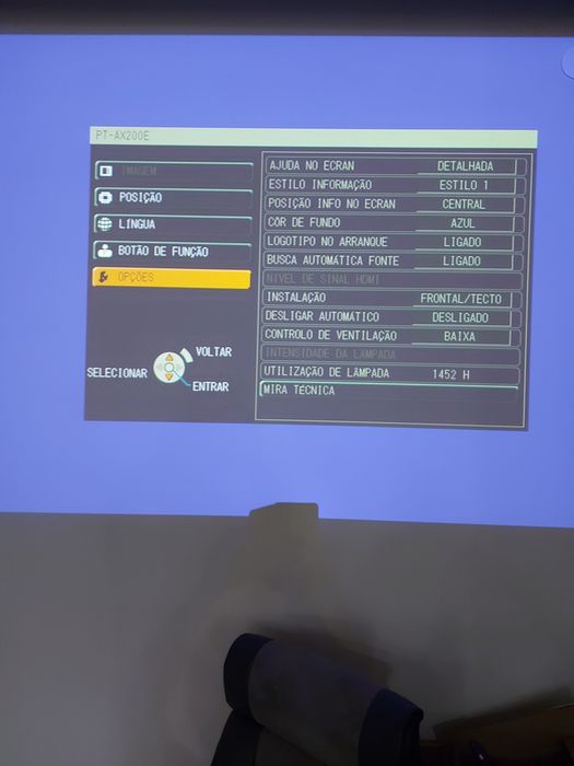 Projetor de vídeo Panasonic AX-200E