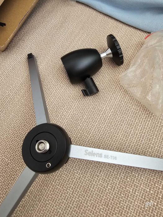 mini tripé com cabeça de rótula