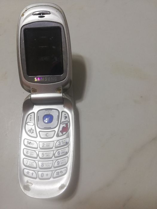 Мобільний телефон Samsung SGH-C110 неробочий