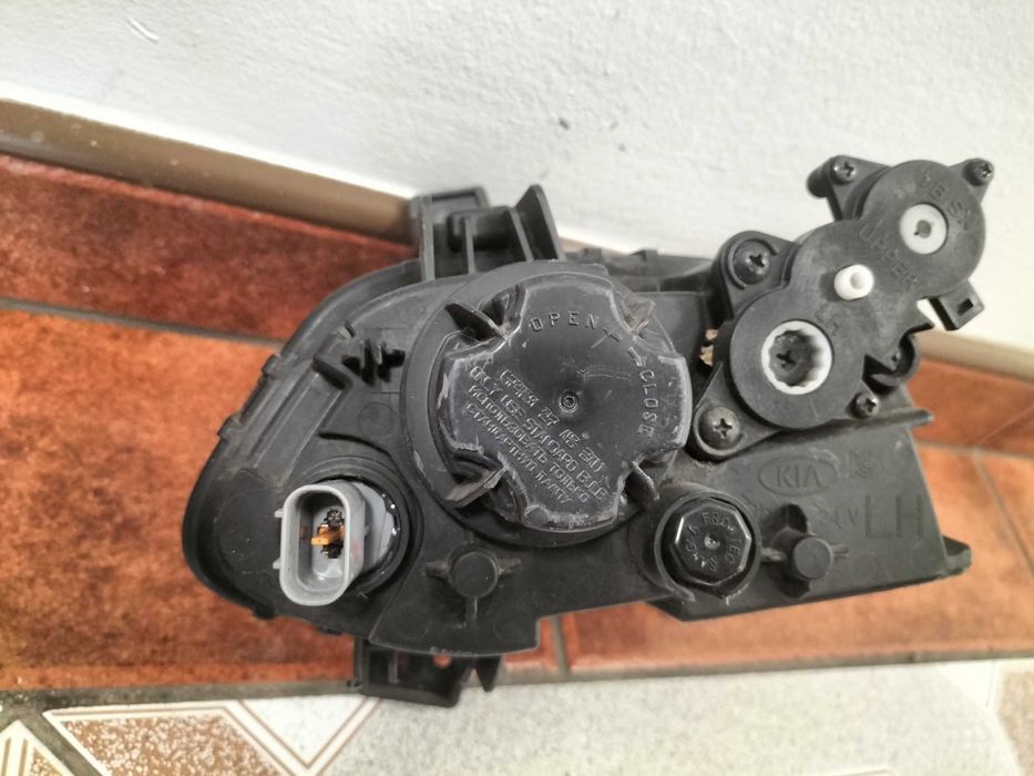 Kia Stonic GT lift halogen LED lewy