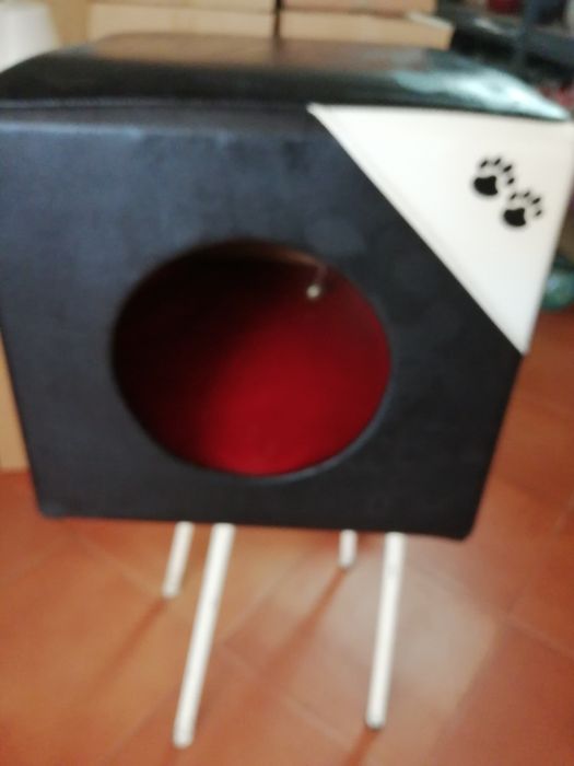 Casa para gato ou cão pequeno