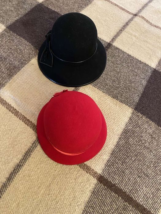 Шляпка червона/чорна